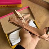 Sandália Moleca Rasteira Detalhe Circular Dourado