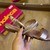 Sandália Moleca Tira Brilhosa