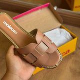 Sandália Moleca Rasteira Brilhosa